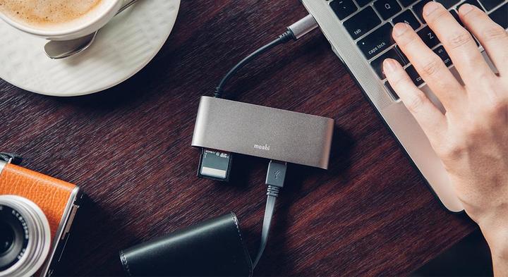 Actual product image Moshi 99MO084213 USB 3.0 (3.1 Gen 1) Type-C (USB-C, 1 Ports)