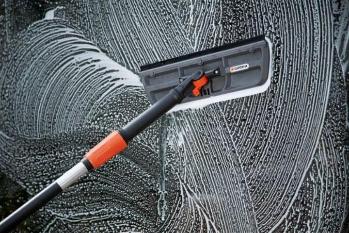 Actual product image Gardena Cleansystem window washer with puller