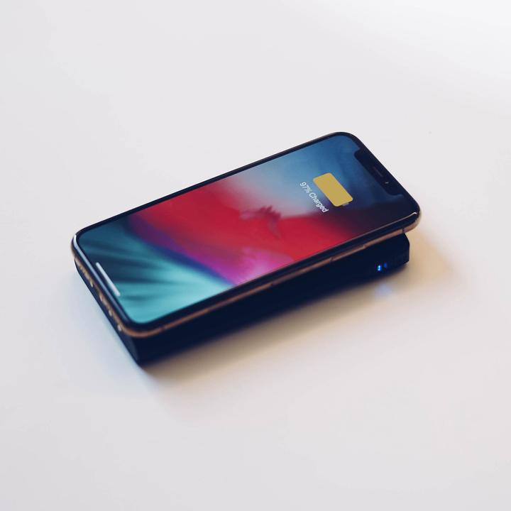 Produktbild XtremeMac WL Charging Dock + Powerbank (6000 mAh)