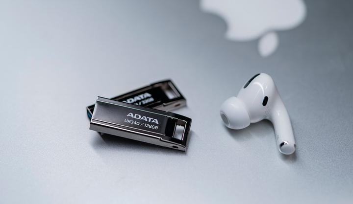 Productafbeelding Adata UR340 USB-stick USB Type-A 3.2 Gen 2 (3.1 Gen 2) Zwart (128 GB, USB-A)