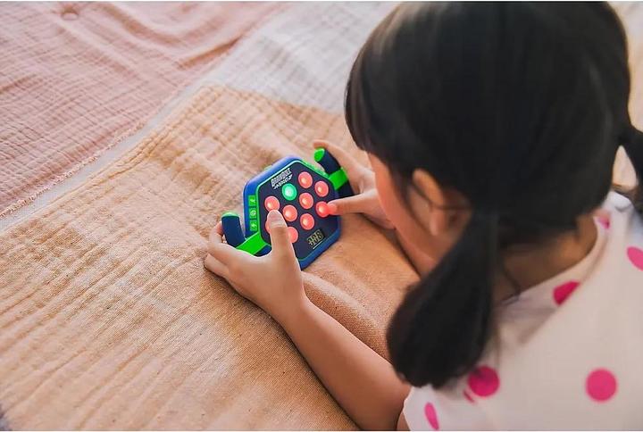 Actual product image Learning Resources Brain Bolt Boost - Das elektronisches Memory-Spiel