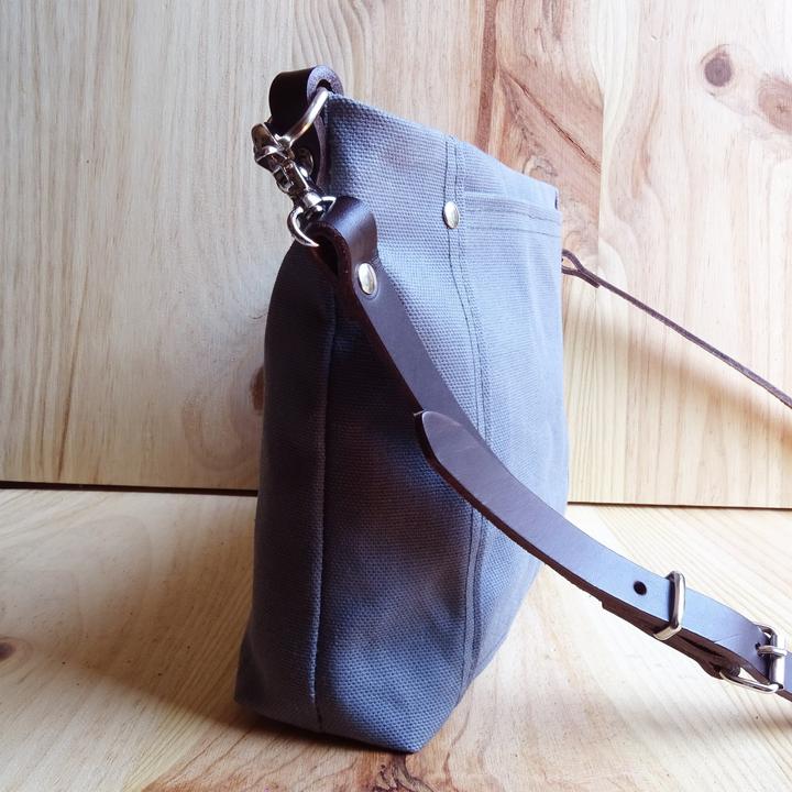 Immagine prodotto Only-Bags.Store Borsa a tracolla piccola in tela cerata, tracolla in pelle, portafoglio con chiusura a zip