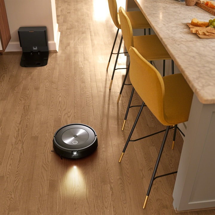 Actual product image iRobot Roomba j7+ (Robot vacuum)