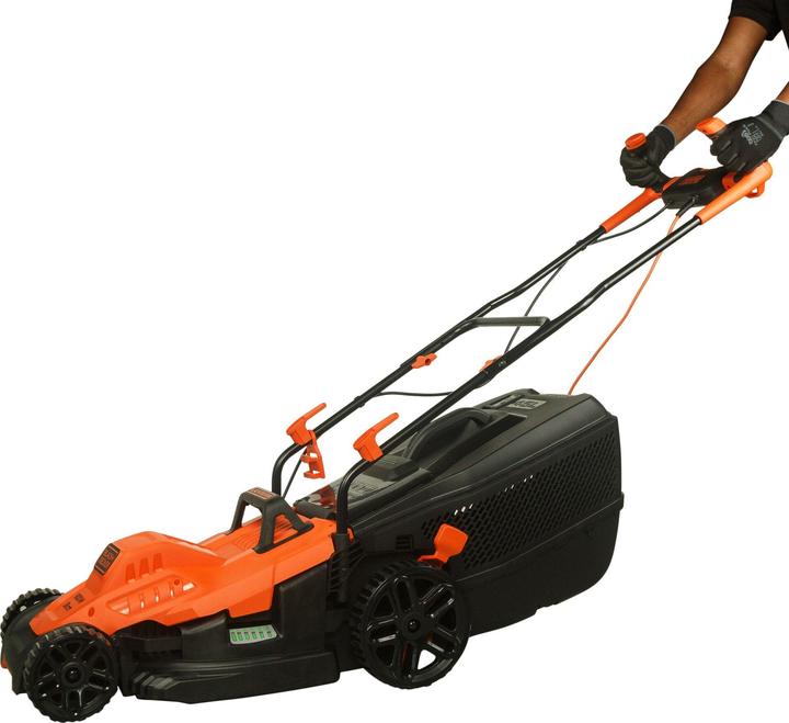 Produktbild Black & Decker Blac Rasenmäher BEMW471BHQS 1600W 38cm Schnittbreite, 45L Grasfangbehälter (Netzbetrieb)
