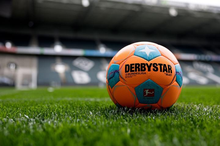 Immagine prodotto Derbystar Calcio Bundesliga Brillante Replica Alta Visibilità 2024/2025 (5)