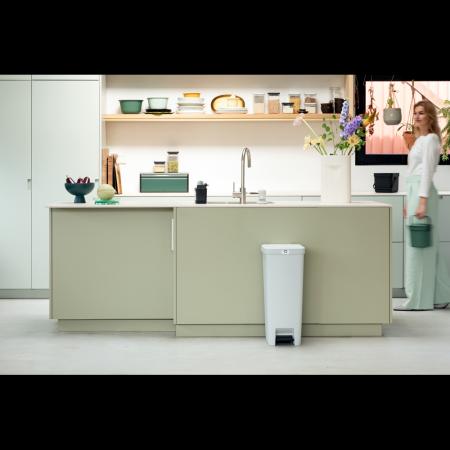 Actual product image Brabantia StepUp waste bin (40 l)
