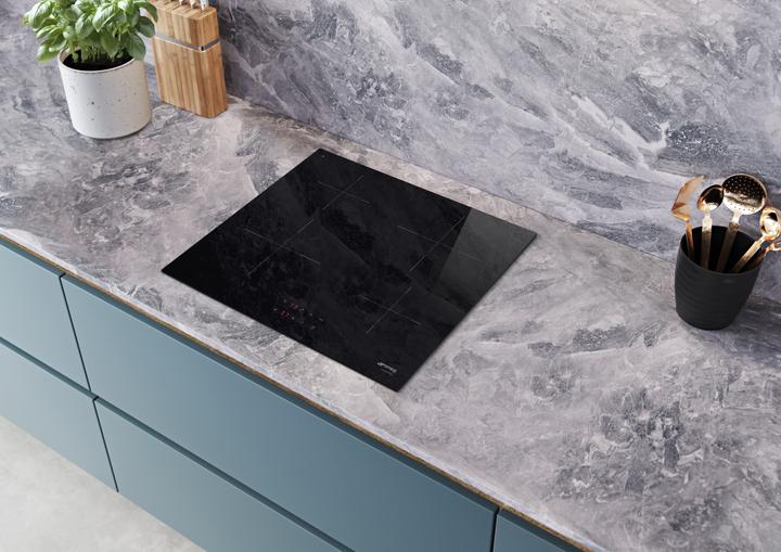 Image du produit Smeg SI2641D Table de cuisson à induction, 60 cm, vitrocéramique noire, coupe en C (60 cm, Table de cuisson électrique)