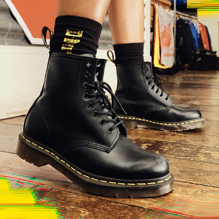 Actual product image Dr. Martens 1460 Smooth (43)