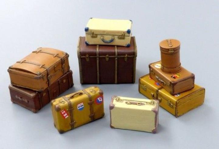 Actual product image Plus Model Old suitcases