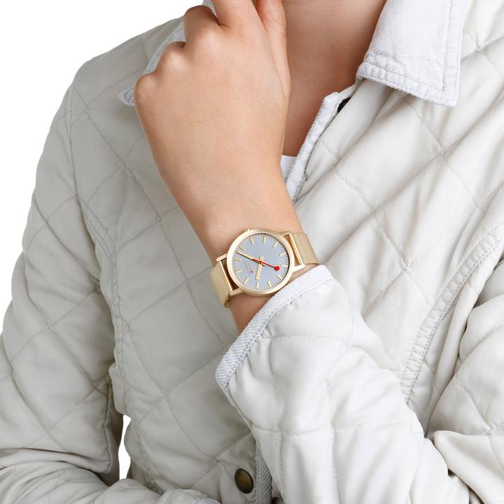 Actual product image Mondaine Classic - von der Natur inspiriert - Ip Gold (Analogue wristwatch, 36 mm)