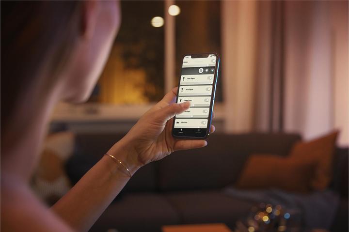Produktbild Philips Hue White Ambiance (E27, 6 W, 570 lm, 4 x, F)