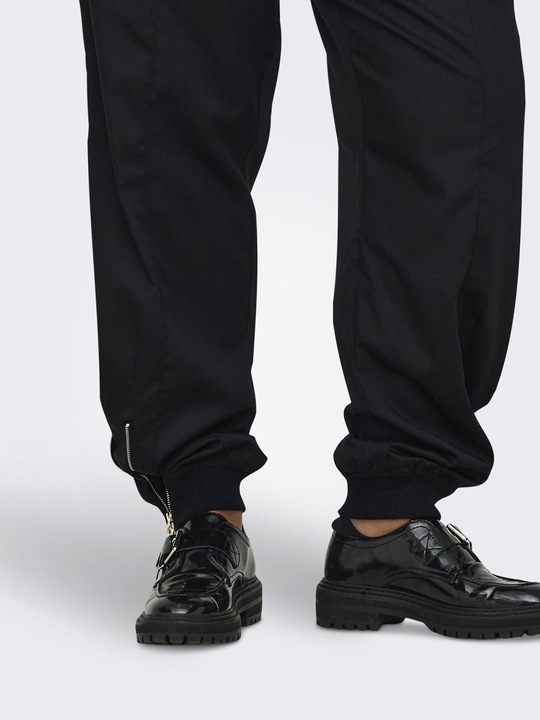 Produktbild Only CARMELIA Locker geschnitten Hose Hose (W44/L32)