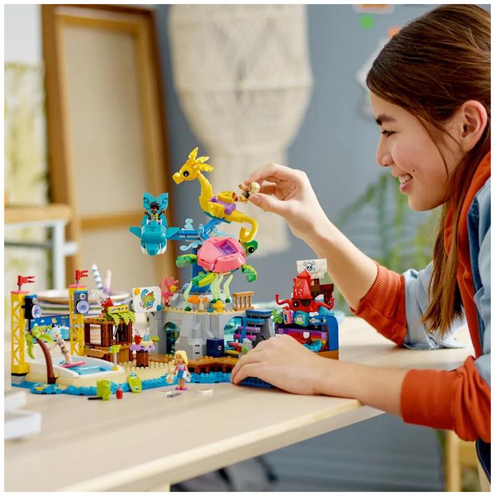 Actual product image LEGO Beach Adventure Park (41737, LEGO Friends)