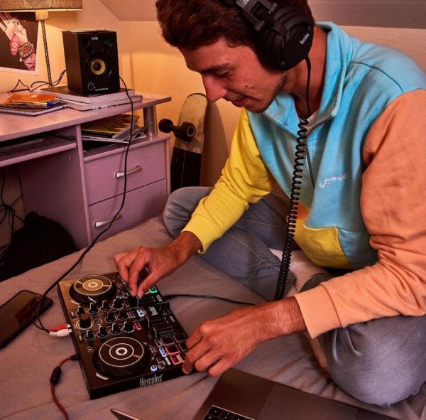 Produktbild Hercules DJ Learning Kit DJ-Set mit Ständer Silber