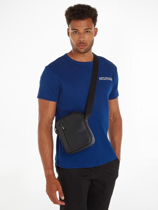 Produktbild Tommy Hilfiger Die moderne Mini-Reporter-Umhängetasche aus PU (100% Polyurethan)