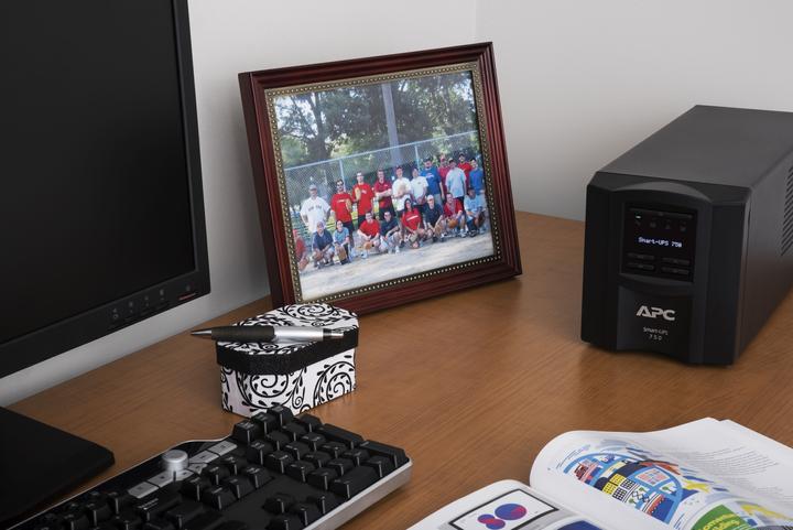 Actual product image APC Smt750i (750 VA, 500 W, Line-interactive UPS)