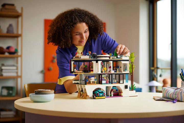 Actual product image LEGO Andrea's Modern Mansion (42639, LEGO Friends)