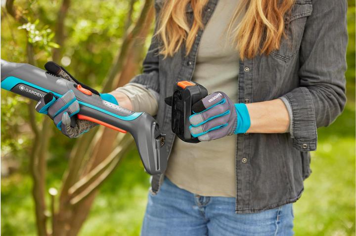 Produktbild Gardena Akku-Baumschere EasyCut 110/18V P4A solo