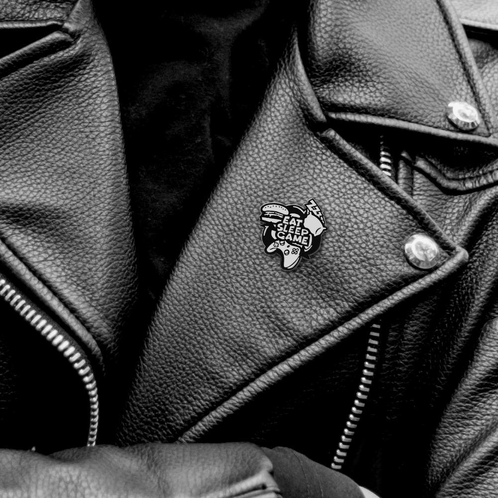 Thumbnail - JTI, Anstecknadel, Brosche, Metall - Eat Sleep Game, Weiss, Schwarz