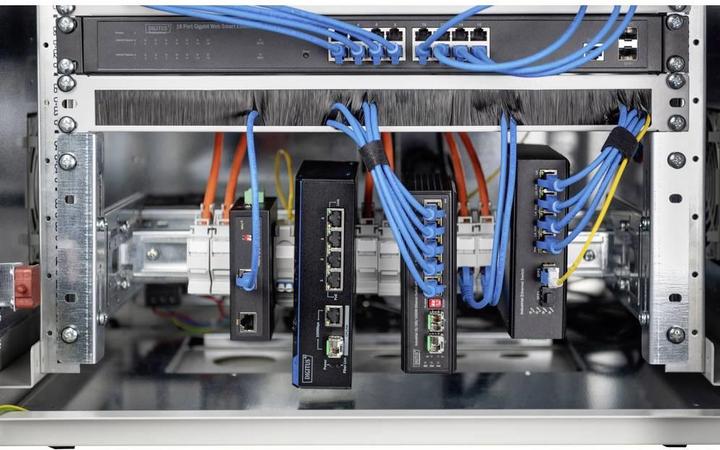 Actual product image Digitus 483 mm (19") DIN Rail Holder, 4U