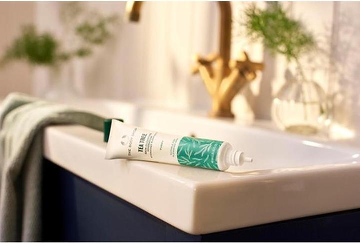 Actual product image The Body Shop Tea Tree Skin Clearing Hydrator (Cleansing lotion, 40 ml)