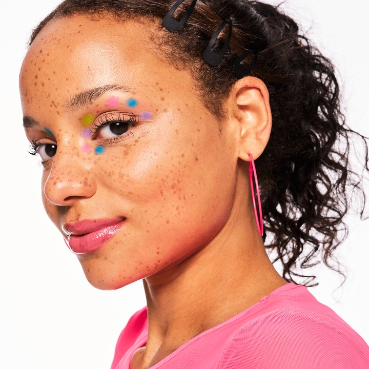 Image du produit essence BABY GOT HOLO GLOW bâton de surligneur (10 Holy Apricotly, Highlighter, 5 g)