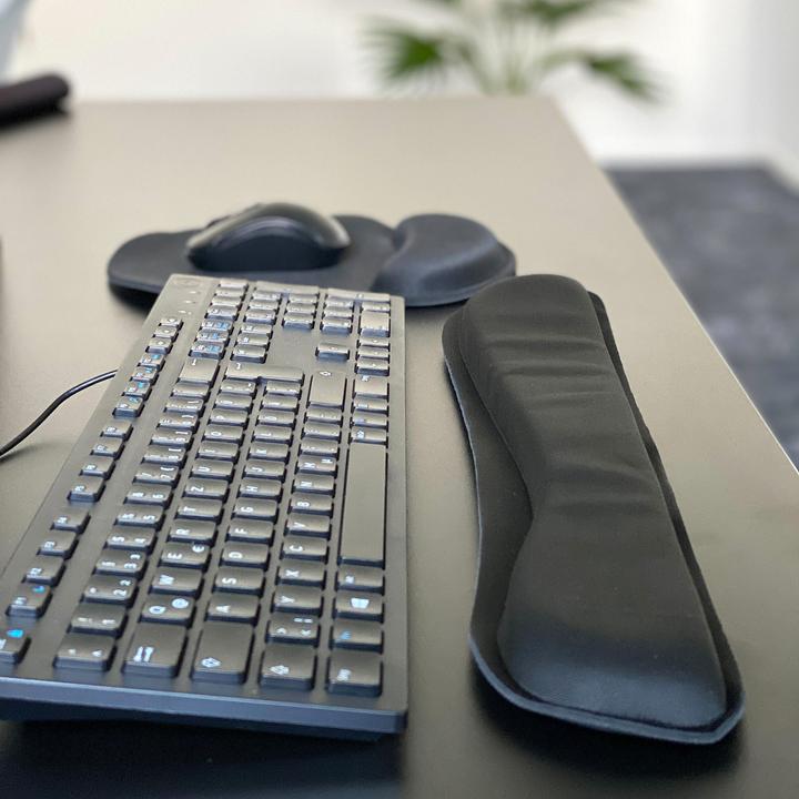Actual product image Cadorabo 2-piece set of ergonomic mouse pad and keyboard wrist rest with wrist support