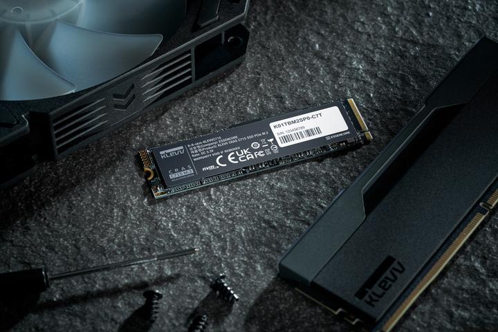 Immagine prodotto Klevv SSD C715 M.2 512GB PCIe Gen3x4 (512 GB, M.2 2280)