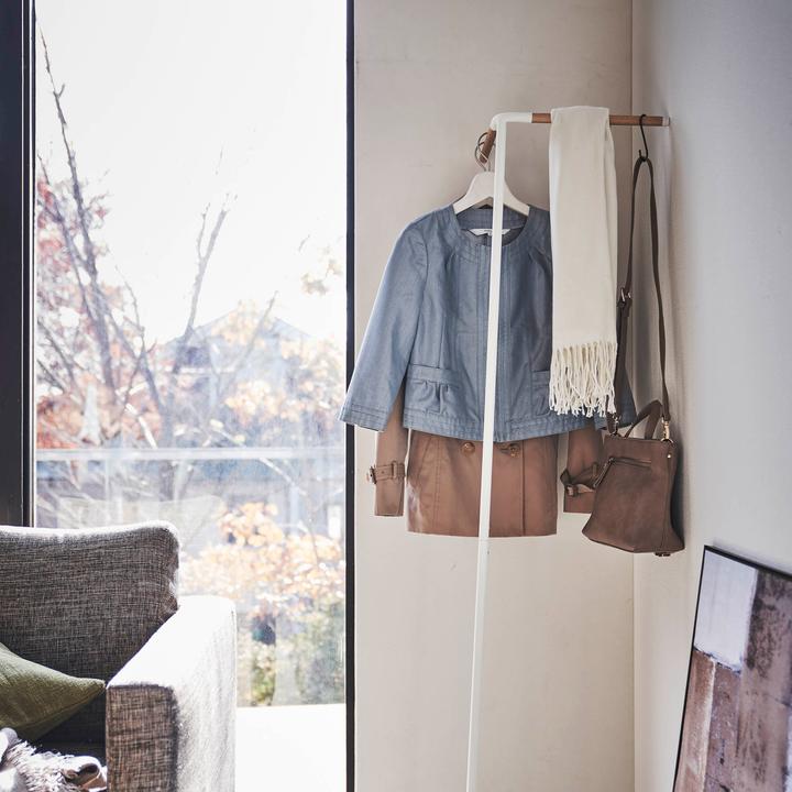 Produktbild Yamazaki Lehnende Eck-Garderobe TOWER