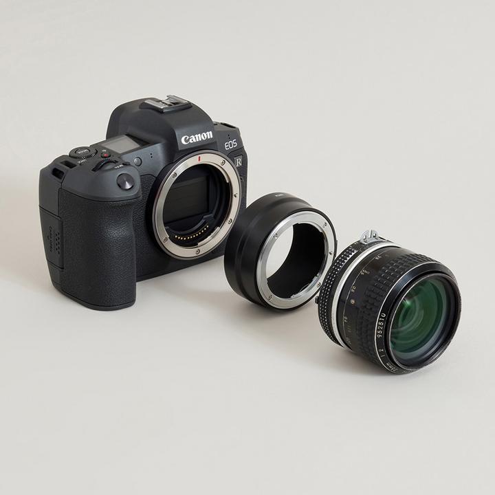 Produktbild Urth Lens Mount Adapter: Compatible with Nikon F Lens to Canon RF Camera Body