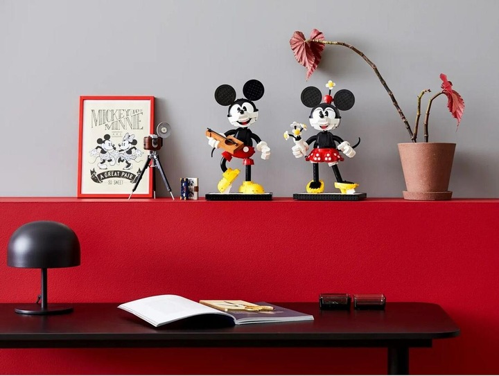 Actual product image LEGO Mickey Mouse and Minnie Mouse (43179, LEGO Disney, LEGO Rare Sets)