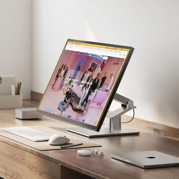 Actual product image Alogic Clarity 6K Touch 32C6KPDTF (6016 x 3384 pixels, 32")