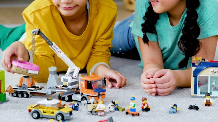 Actual product image LEGO Great Donut Shop Opening (60233, LEGO City)