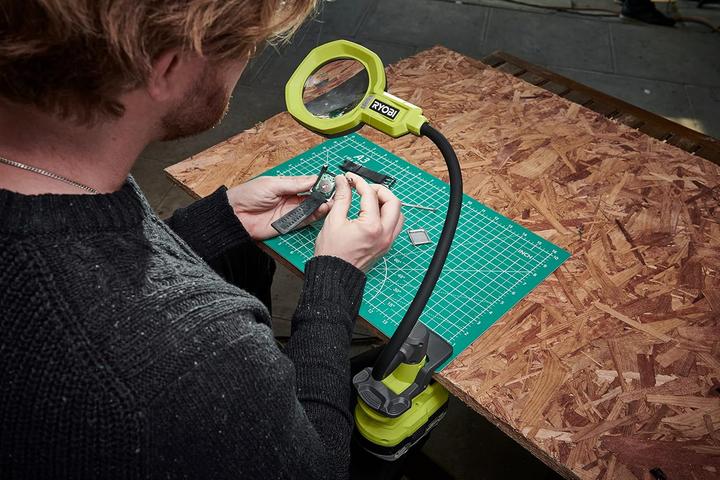Actual product image Ryobi Lupa su apšvietimu (400 lm)