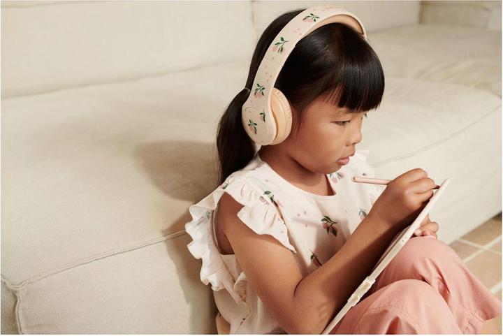 Actual product image Liewood Quinn Peach Sea Shell wireless headphones