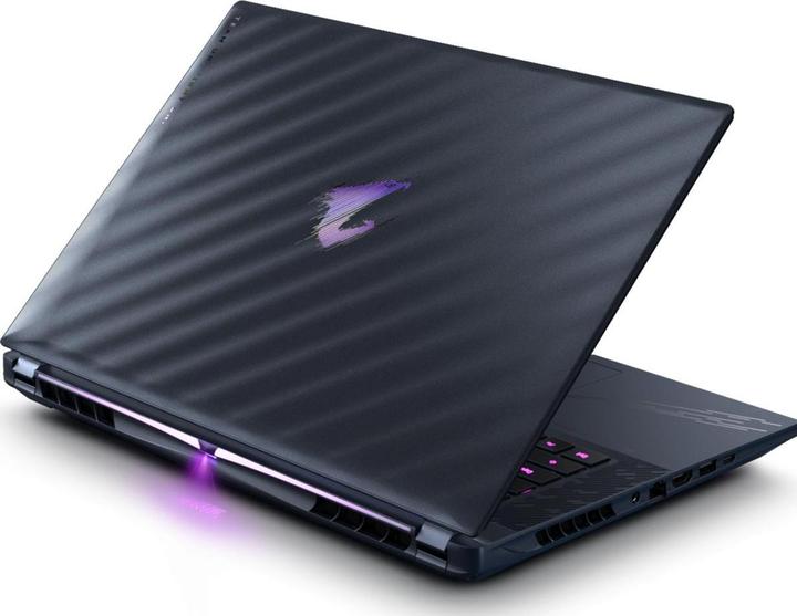 Actual product image Gigabyte AORUS MASTER 16 BYHC5DEE65SP (16", 2000 GB, 96 GB, DE)