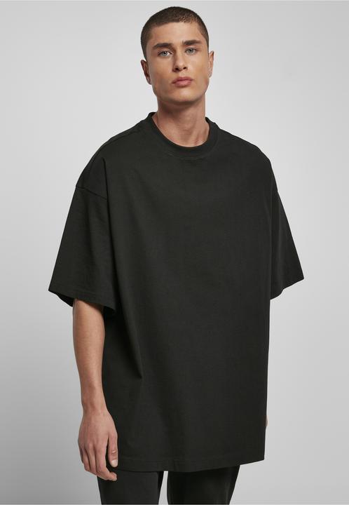 Actual product image Urban Classics Huge Tee - 16930 (L)