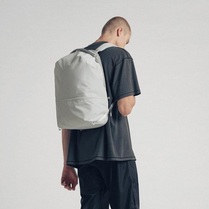Actual product image Urth Arkose 20L Backpack + Camera Insert (Ash Grey) (Photo backpack, 20 l)