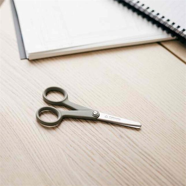 Produktbild Fiskars ReNew Hobbyschere Länge: 13 cm Recycelter Edelstahl/Kunststoff (13 cm)