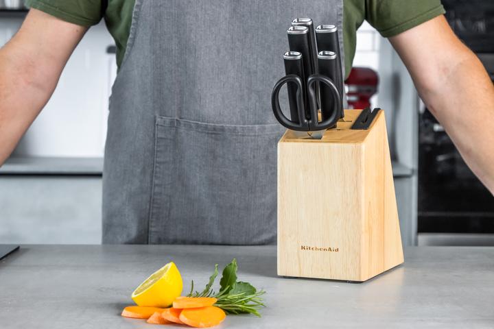 Produktbild KitchenAid Classic 6-Piece Knife Set with Block, Sharp High-Carbon Japanese Steel Kitchen Knives and