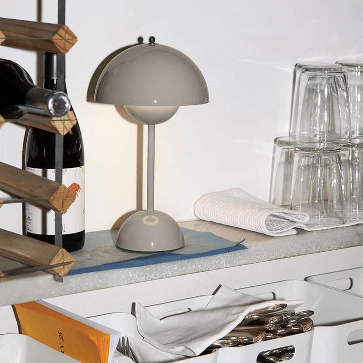 Actual product image &Tradition Flowerpot VP9 Portable Table Lamp Grey Beige (270 lm)