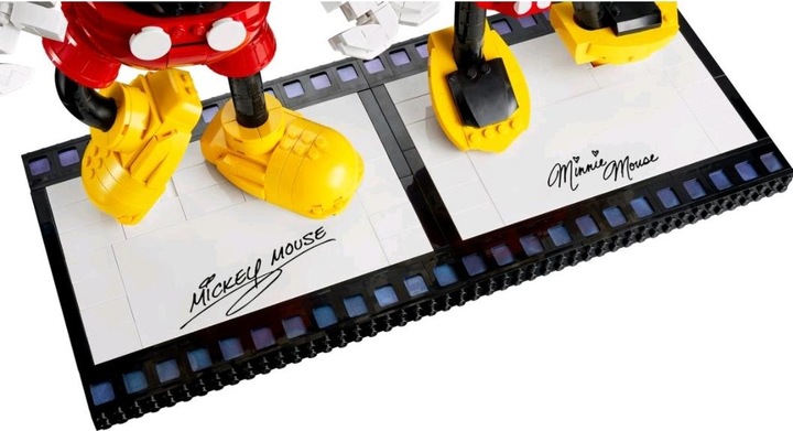 Actual product image LEGO Mickey Mouse and Minnie Mouse (43179, LEGO Disney, LEGO Rare Sets)