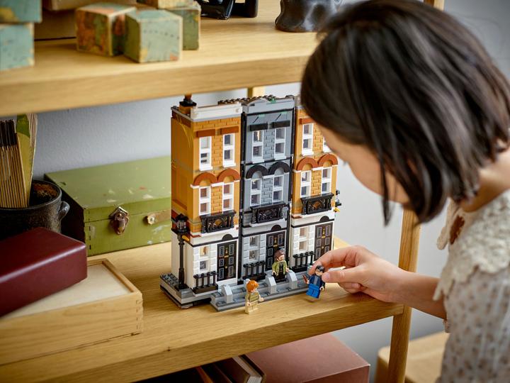 Actual product image LEGO 12 Grimmauld Place (76408, LEGO Harry Potter)