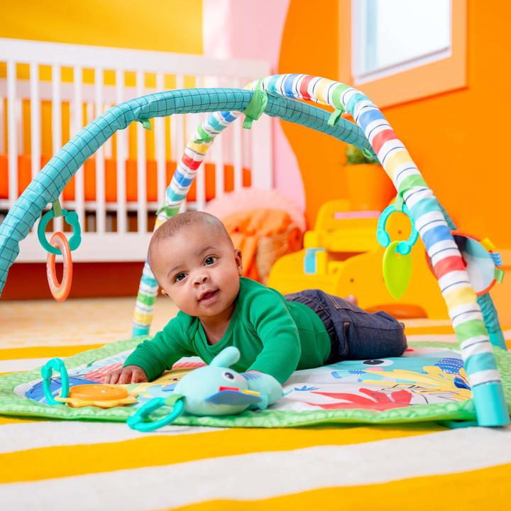 Produktbild Bright Starts Wild Wiggles™ FoldAway™ Spieldecke mit Spielbogen
