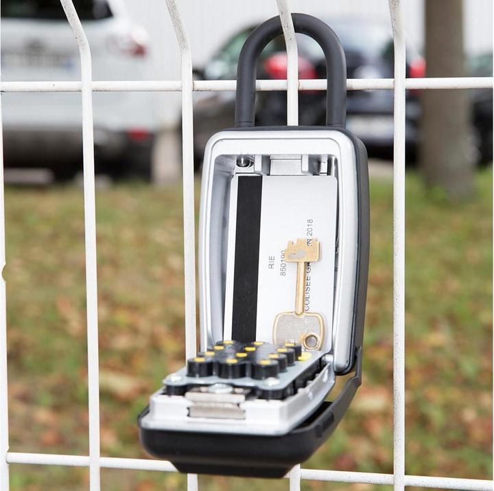 Actual product image Master Lock 5422EURD Safe Portable Safe