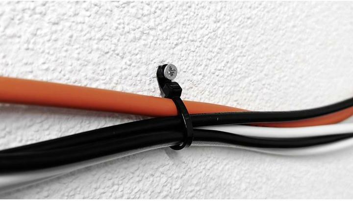 Produktbild Steffen Kabelbinder mit Schraubenloch schwarz 171.5mm x 3.7mm, Pack à 100 Stk. (Klettkabelbinder, 171.50 mm, 100 Stk.)