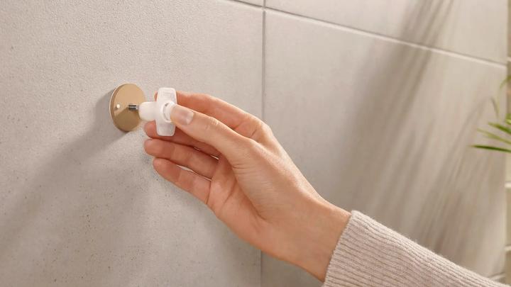 Produktbild tesa MOON GREY Handtuchhaken inkl. Klebelösung ohne Bohren