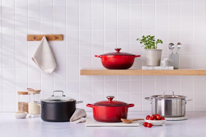 Produktbild Le Creuset Signature (24 cm, Bräter + Schmortopf, Gusseisen, Emaille)
