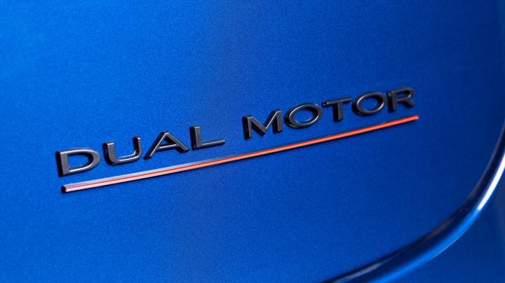 Produktbild Made4EV Dual Motor Schriftzug für das Tesla Model 3/Y