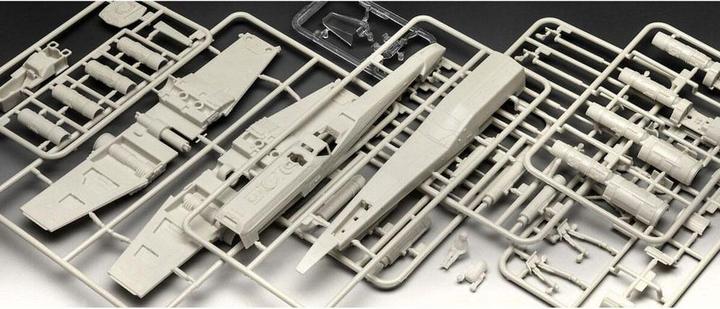 Actual product image Revell Carson Teva's X-Wing Fighter: The Mandalorian